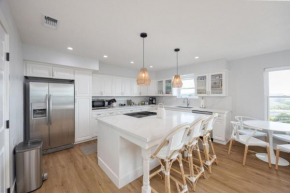 Bright and airy beach vacation spot- perfect for families and ocean views